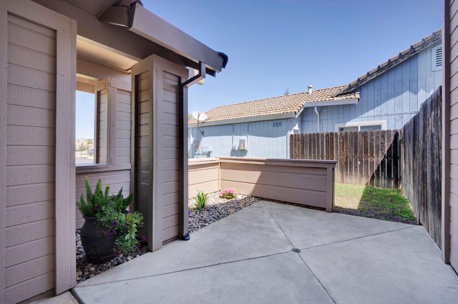 3556 Willard Way, Rocklin CA  95677-2557 exterior