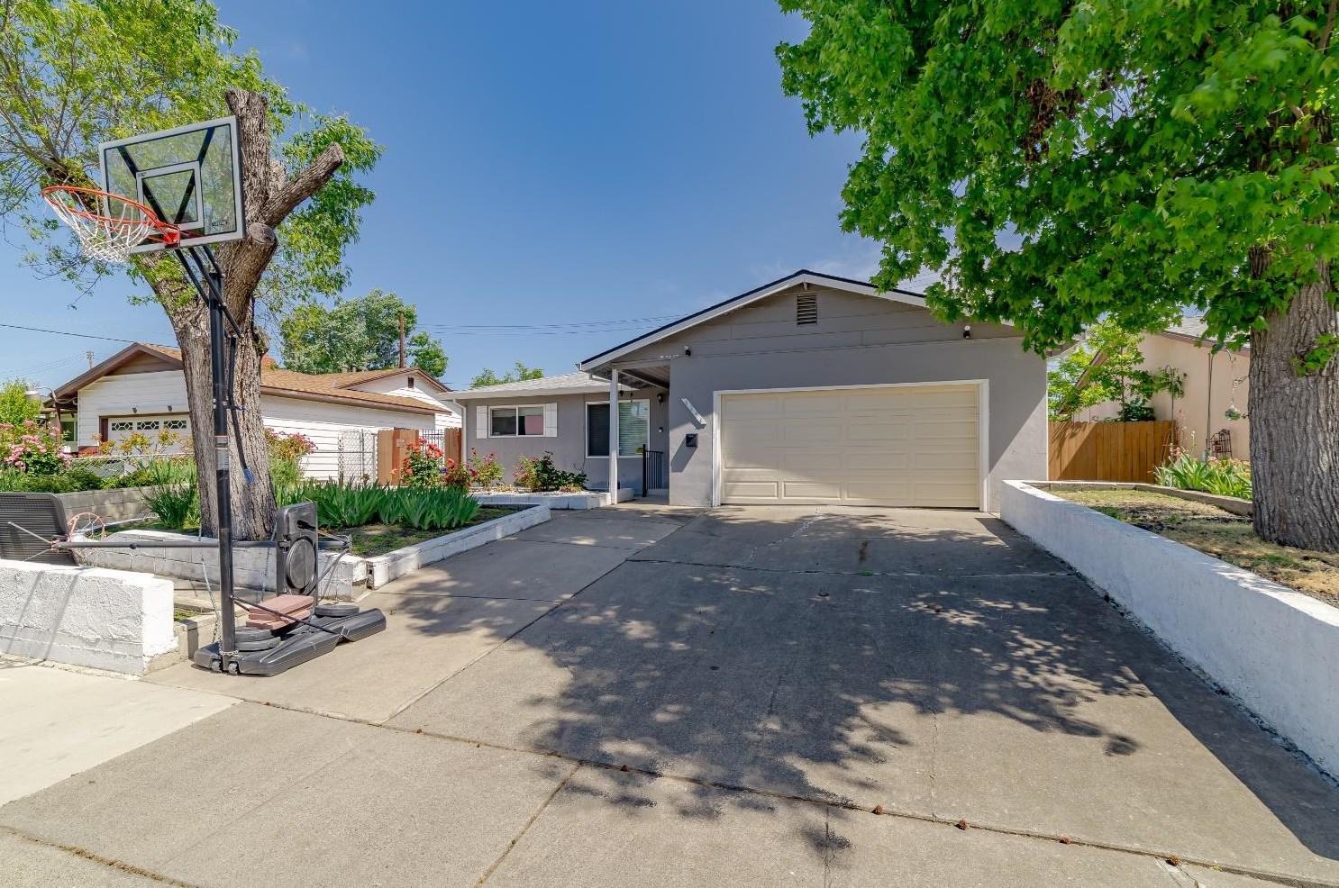 6244 Dundee Dr, North Highlands, CA 95660