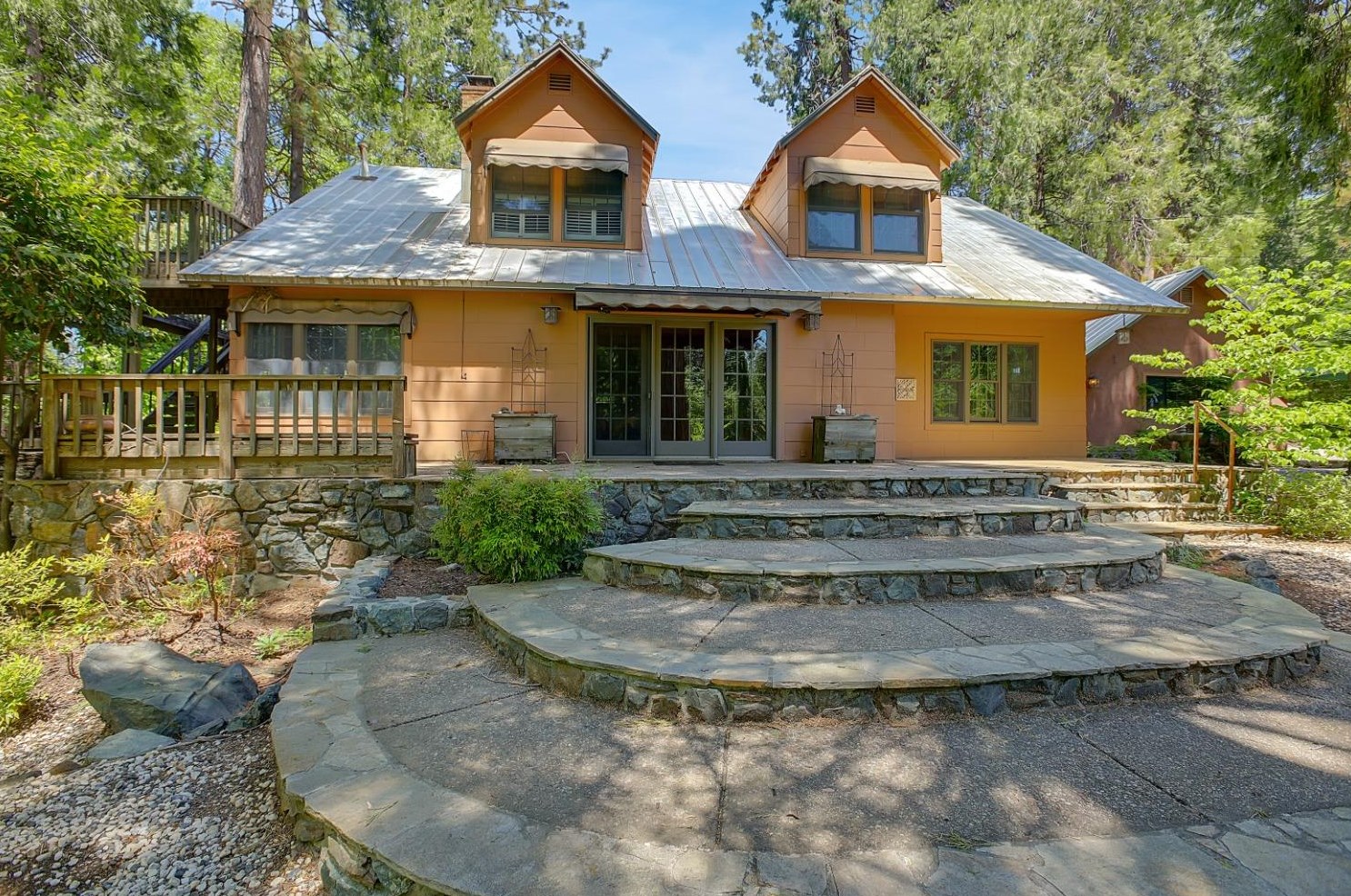 14189 Meadow Dr, Grass Valley, CA 95945