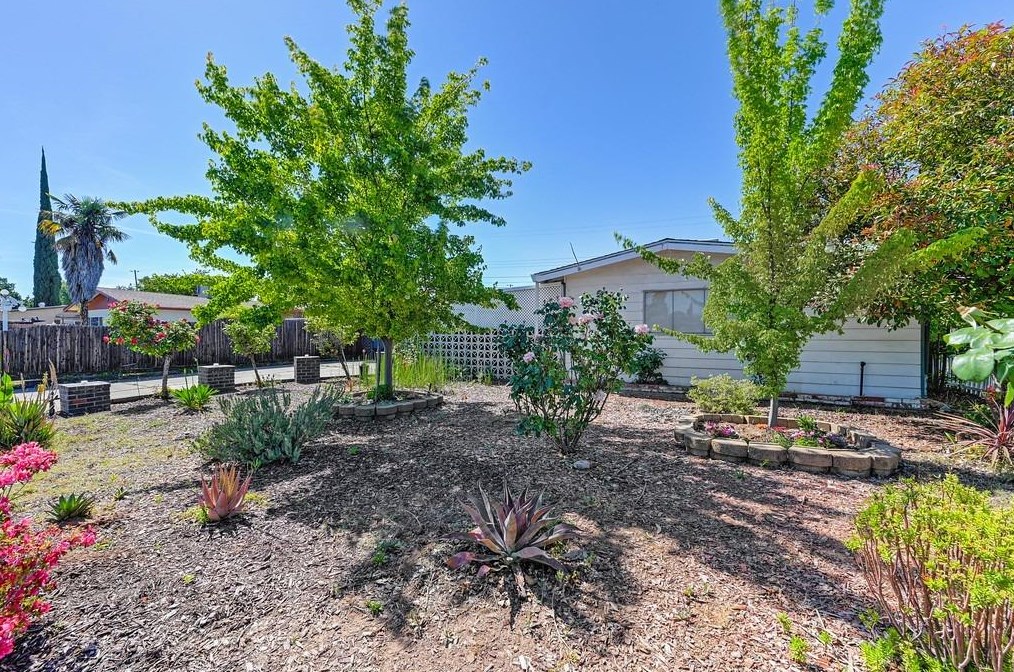 1099 1st St, Lincoln, CA 95648