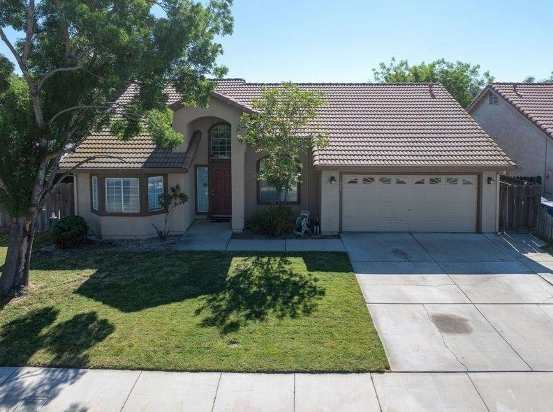 1902 Davis Dr, Los Banos, CA 93635