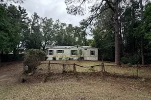 6709 Betty Ln, Navarre, FL 32566 - Photo 2