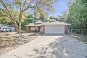 5708 Bentley Cir, Milton, FL 32570 - Photo 2