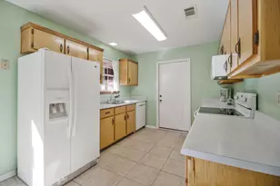 5708 Bentley Cir, Milton, FL 32570 - Photo 4