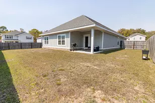 3172 Heritage Oaks Cir, Navarre, FL 32566 - Photo 4
