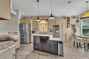 921 Shalimar Point Dr, Shalimar, FL 32579 - Photo 2
