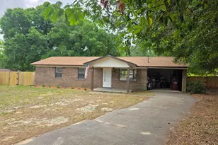 215 Aza Pl, Crestview, FL 32539 - Photo 2