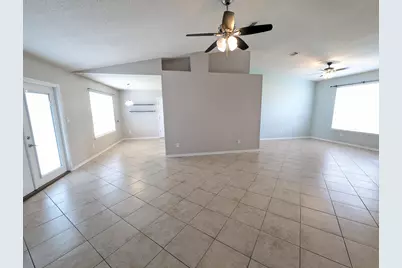 9516 Brentwood Boulevard, Navarre, FL 32566 - Photo 4
