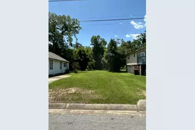 211 E Bobe Street, Pensacola, FL 32503 - Photo 1