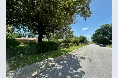 211 E Bobe Street, Pensacola, FL 32503 - Photo 2