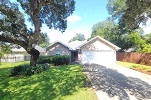 712 Hazel Dr, Fort Walton Beach, FL 32547 - Photo 1
