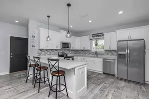 2096 Constitution Dr, Navarre, FL 32566 - Photo 2