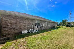 2208 Smallwood Dr, Navarre, FL 32566 - Photo 54