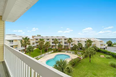 1440 Paradise Point Drive #UNIT 34, Navarre, FL 32566 - Photo 2