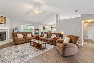 2410 Ennis Court, Navarre, FL 32566 - Photo 4