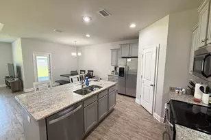 650 Teal St, Crestview, FL 32539 - Photo 8