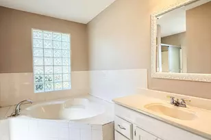 2825 Venetian Garden, Gulf Breeze, FL 32563 - Photo 20