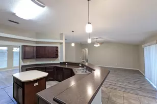 2037 Hawthorne Dr, Navarre, FL 32566 - Photo 8