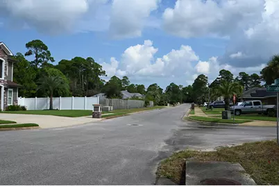 1726 Villa Vizcaya Drive, Navarre, FL 32566 - Photo 10
