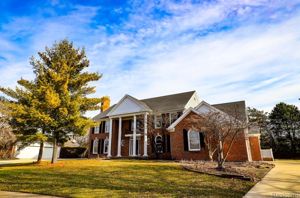 4866 Riverchase Dr, Troy, MI 48098