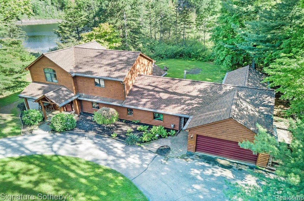 6420 Cowell Rd, Brighton Twp, MI 48116-9128