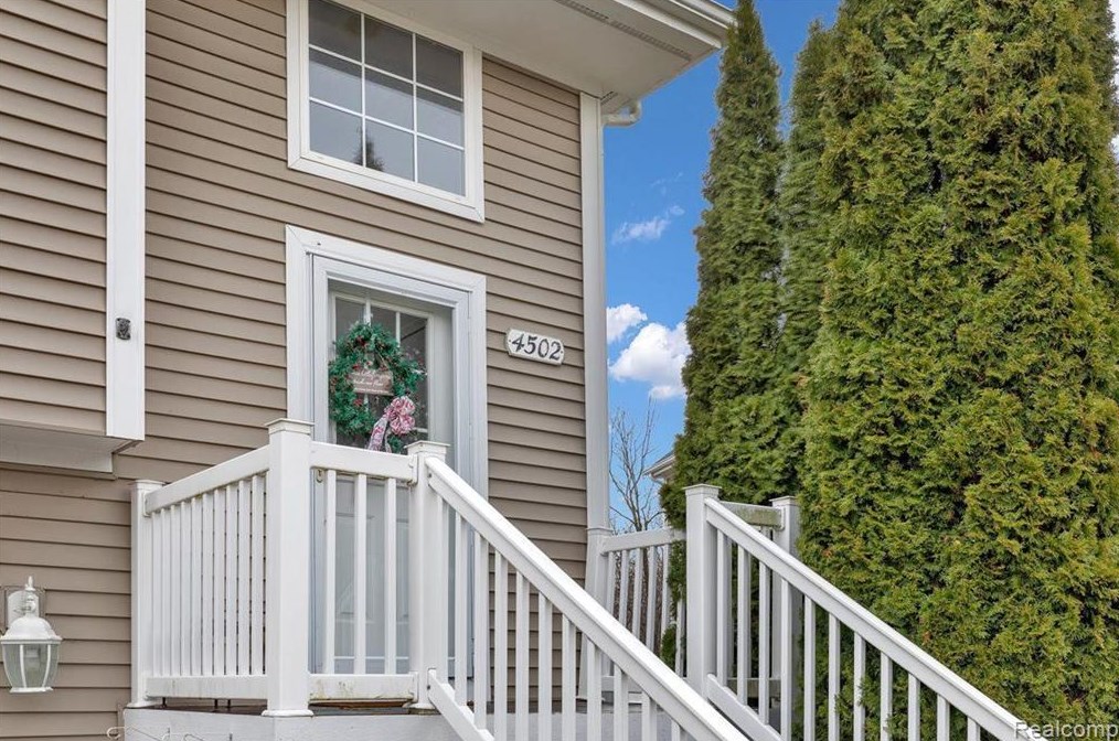 4502 Sunflower Cir, Clarkston, MI 48346-4956