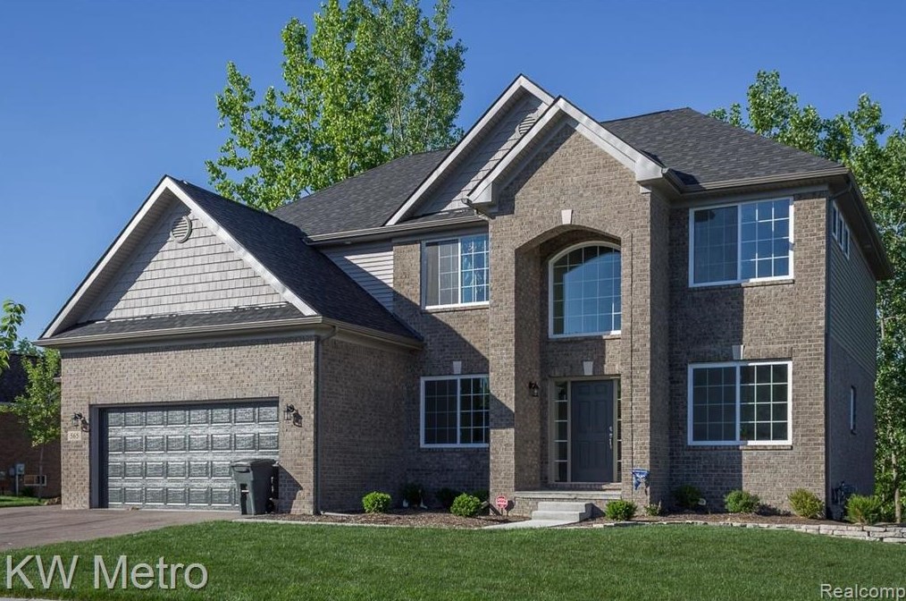 40 Maple Ridge Ct, Clarkston, MI 48346
