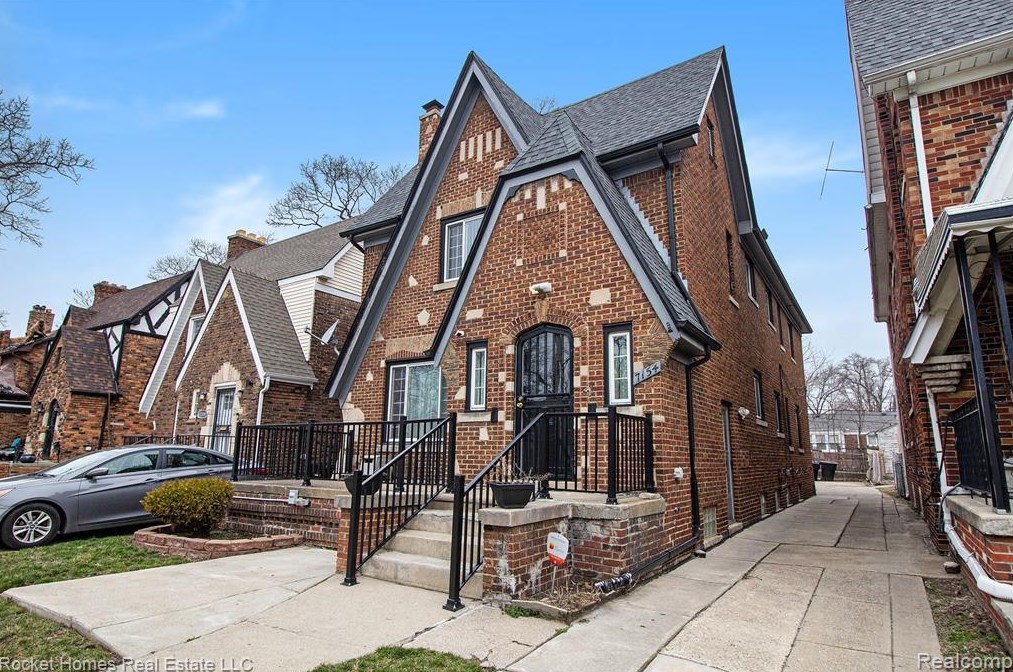 7154 Thatcher St, Detroit, MI 48221-2675
