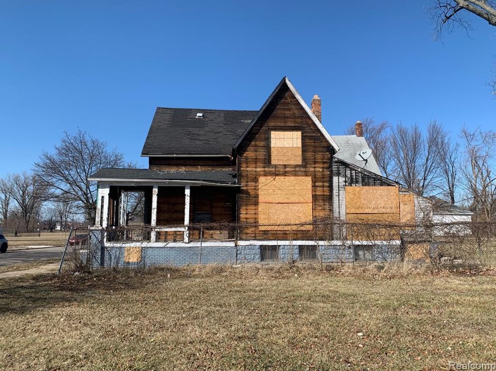 2244 Holcomb St, Detroit, MI 48214-1921
