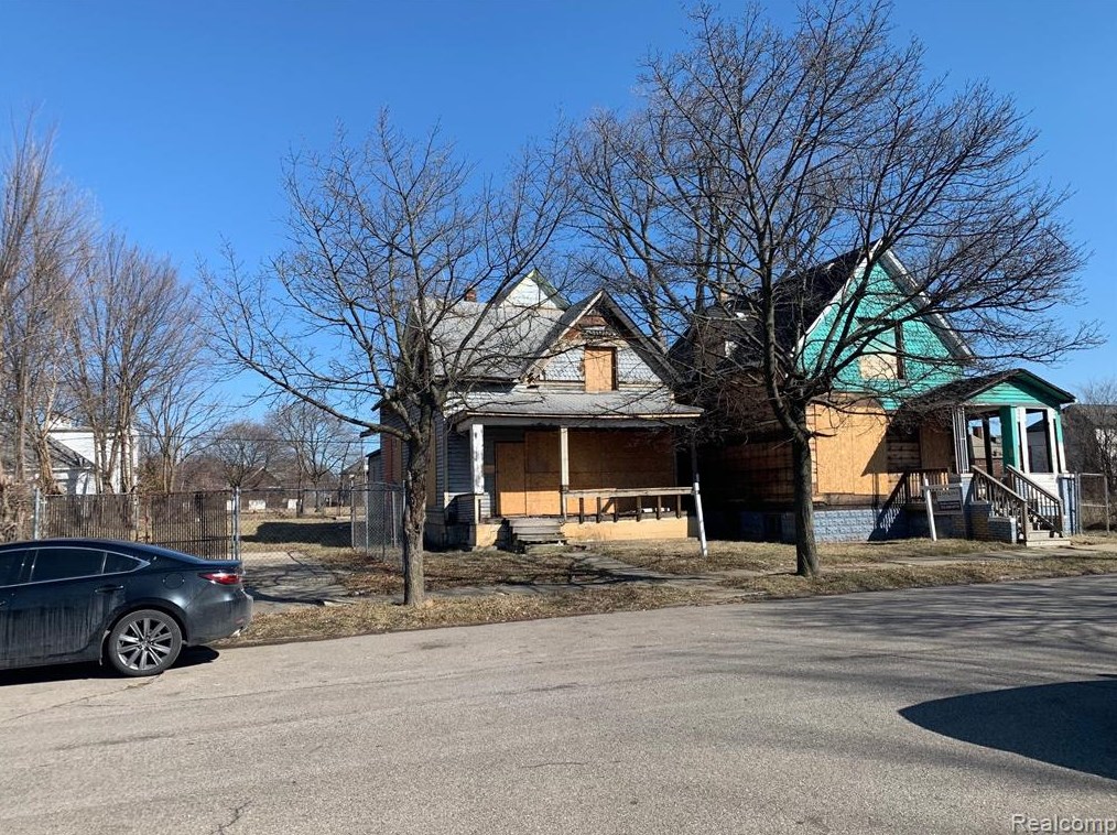 2250 Holcomb St, Detroit, MI 48214-1921