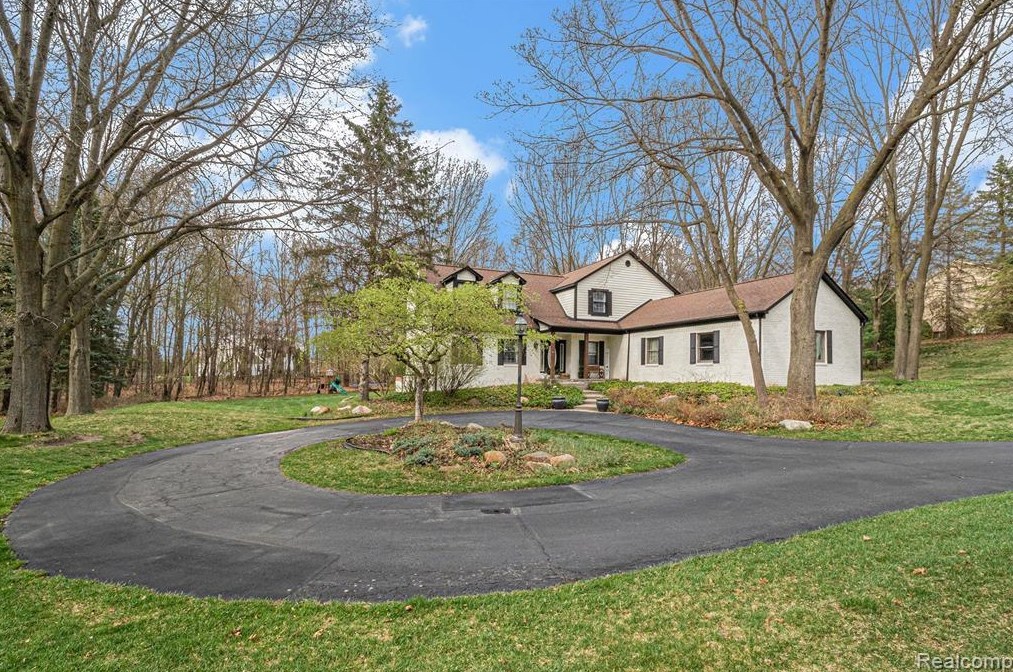 5328 Ridge Trl, Clarkston, MI 48348-2167