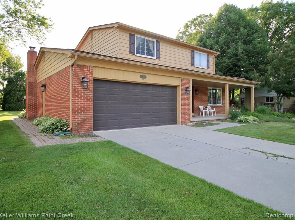 5363 English Dr, Troy, MI 48085