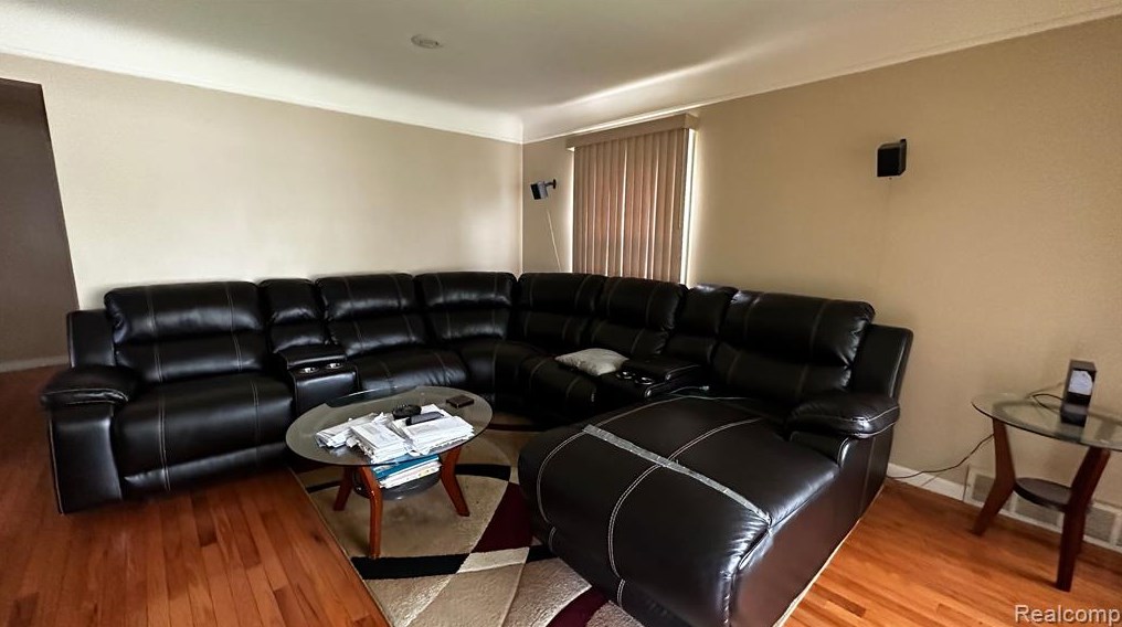 9101 Salem, Detroit, MI 48239-1517