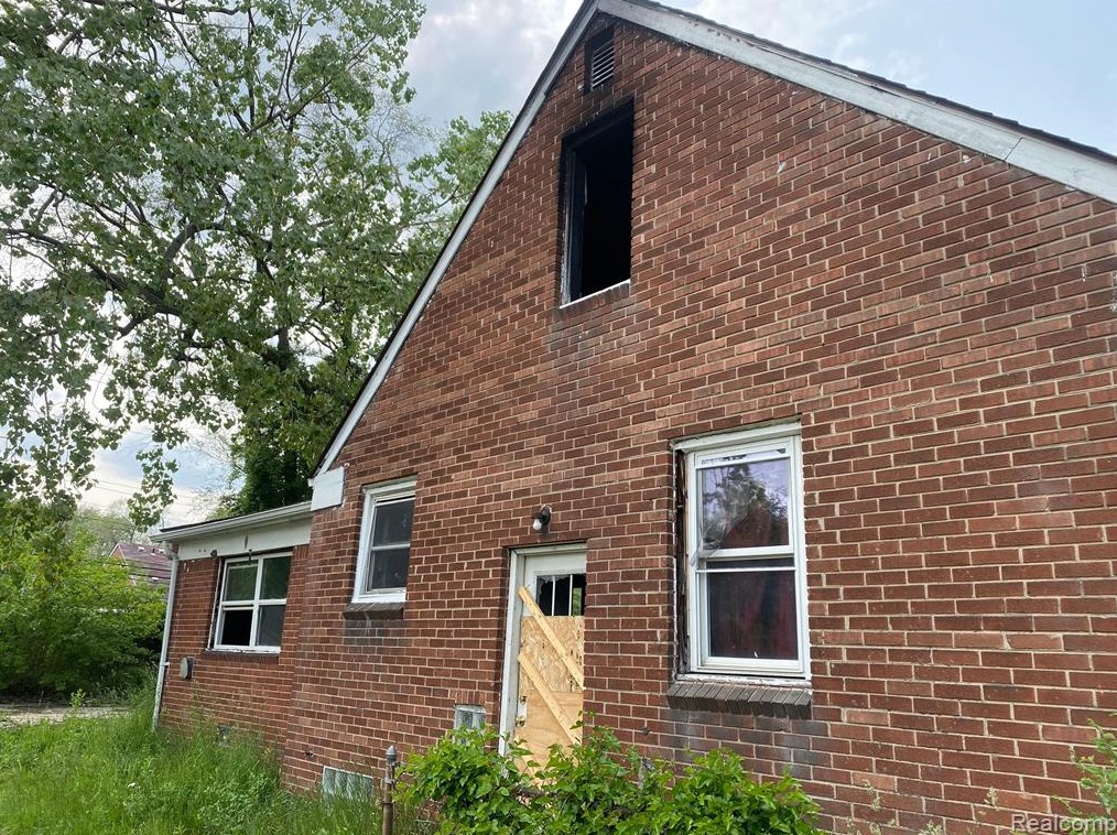 15401 Hubbell St, Detroit, MI 48227-2947