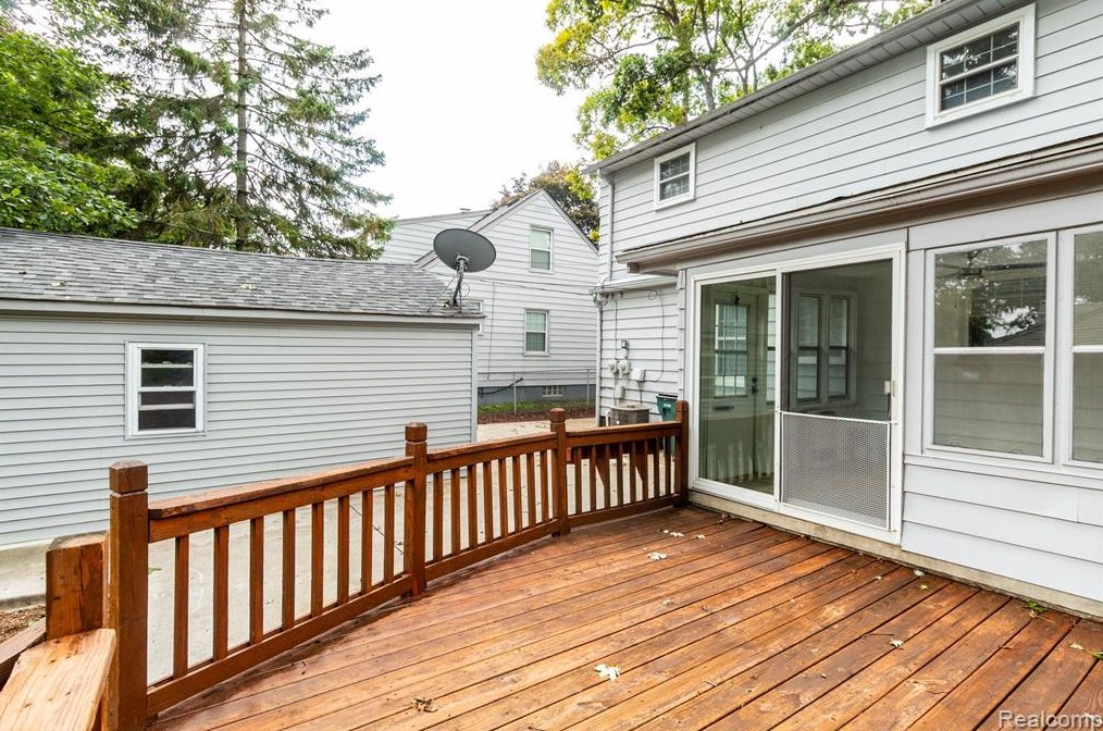 828 N Gainsborough Ave, Royal Oak, MI 48067