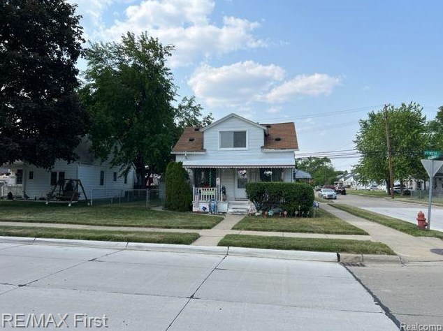 16435 Curtis St, Roseville, MI 48066
