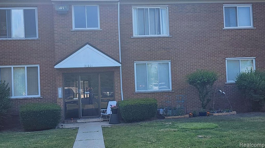 31801 Kelly Rd #32, Fraser, MI 48026