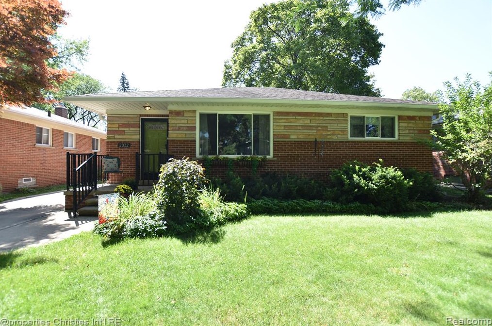 2032 Derby Rd, Bham, MI 48009-5825