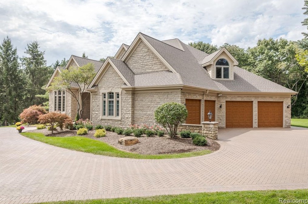 7705 Stonevalley Blf, Clarkston, MI 48348-4378