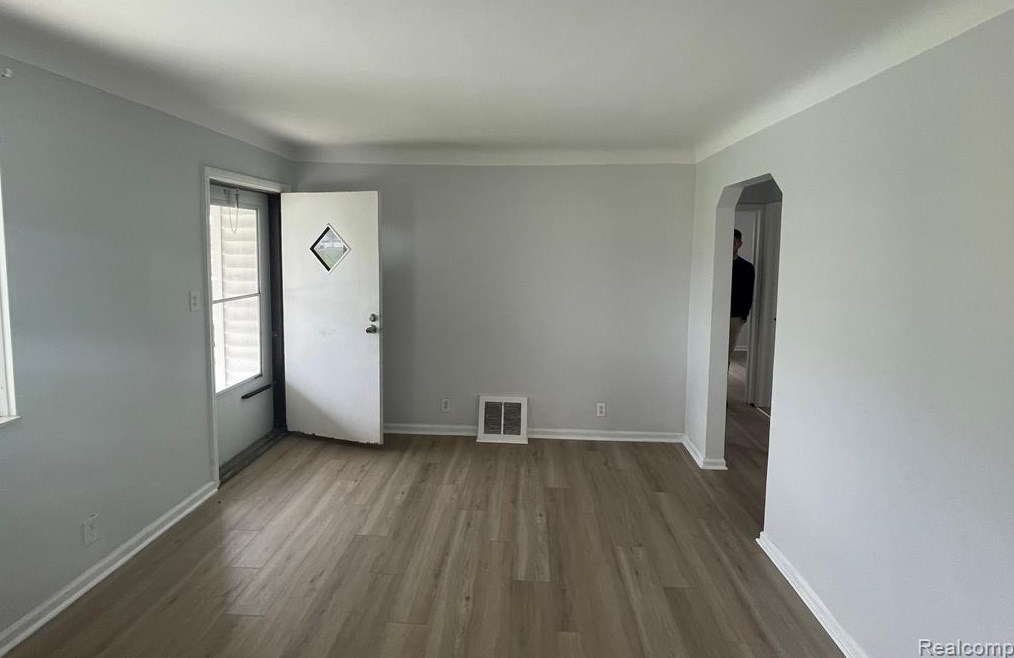 1741 Cleveland Ave, Lincoln Park, MI 48146-2211