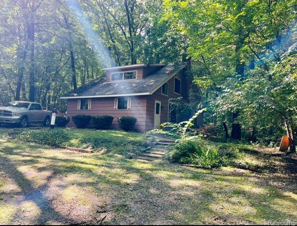 8611 Thendara Blvd, Clarkston, MI 48348-3359
