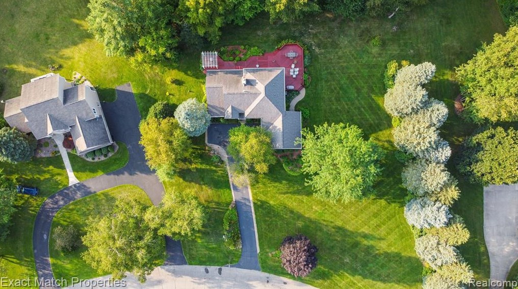 5440 Ridge Trl, Clarkston, MI 48348-2169