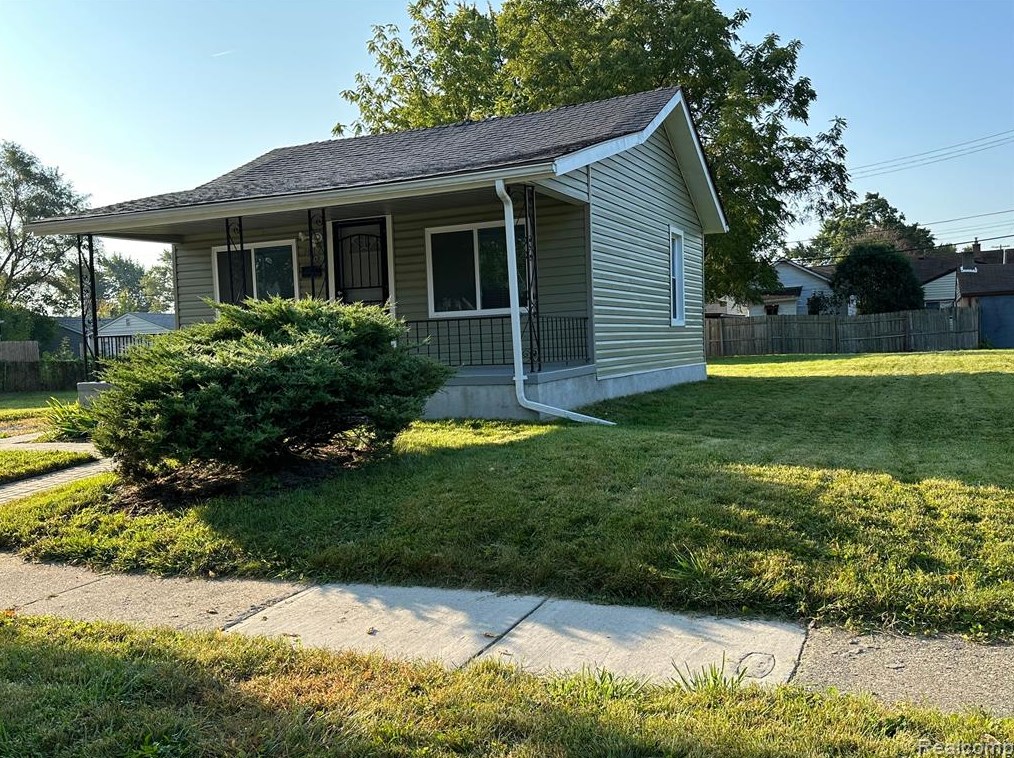 7012 Hudson Ave, Warren, MI 48091-3014