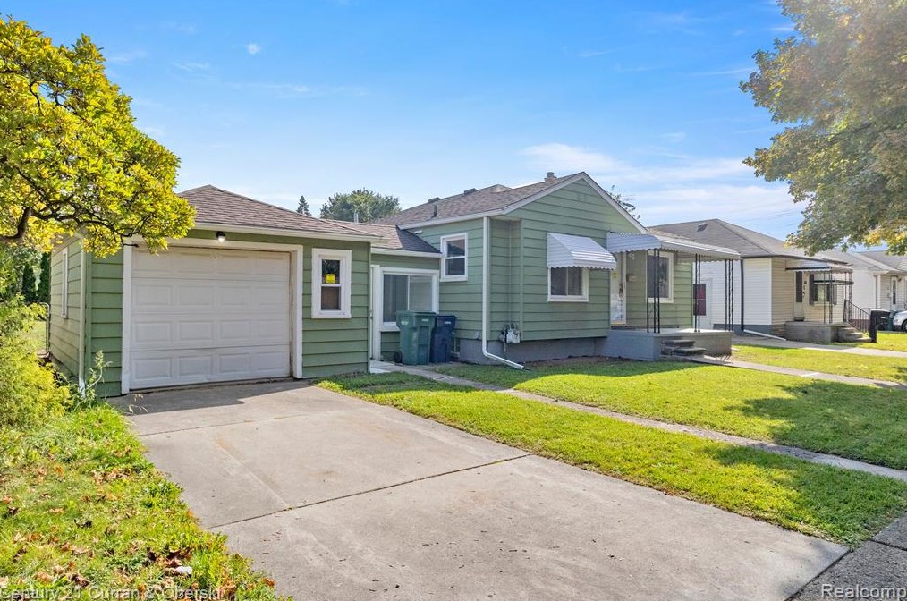 1577 Applewood Ave, Lincoln Park, MI 48146-2128