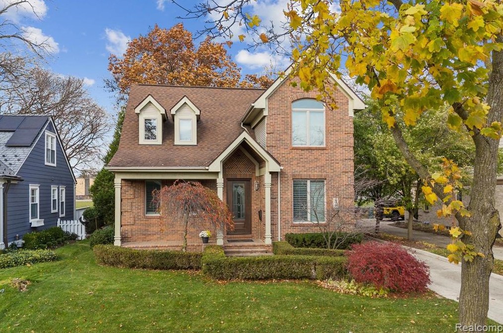 499 Bennaville Ave, Bham, MI 48009-1705