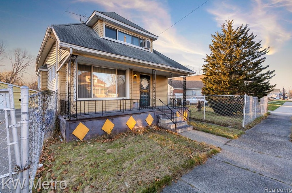 4551 Holcomb St, Detroit, MI 48214-1388