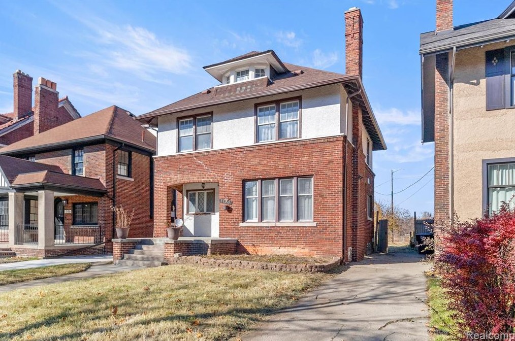 1176 Edison St, Detroit, MI 48202-1539