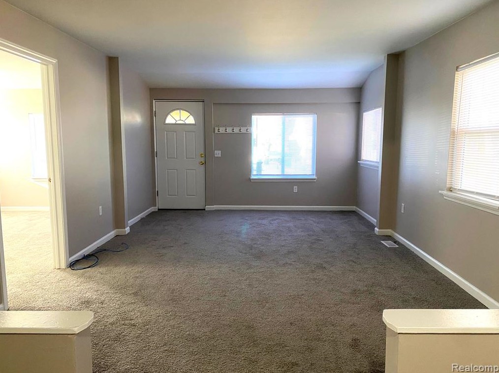 8268 Hudson Ave, Warren, MI 48089