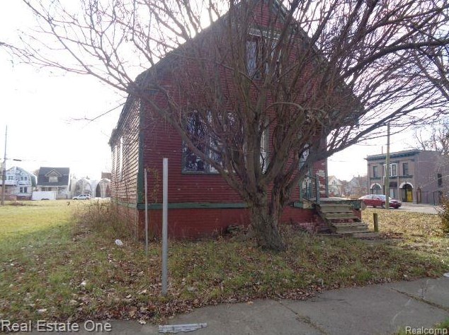 910 Philadelphia St, Detroit, MI 48202-1944