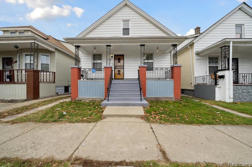 12583 Gallagher St, Detroit, MI 48212-2303